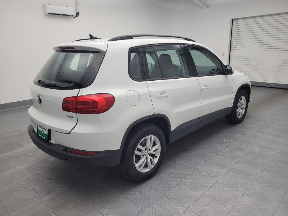 2017 Volkswagen Tiguan in Toledo, OH 43617 - 18093180 10