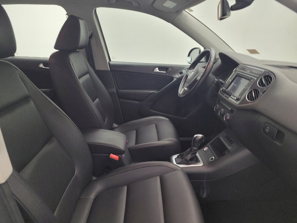 2017 Volkswagen Tiguan in Toledo, OH 43617 - 18093180 21