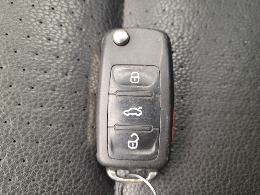 2017 Volkswagen Tiguan in Toledo, OH 43617 - 18093180 32