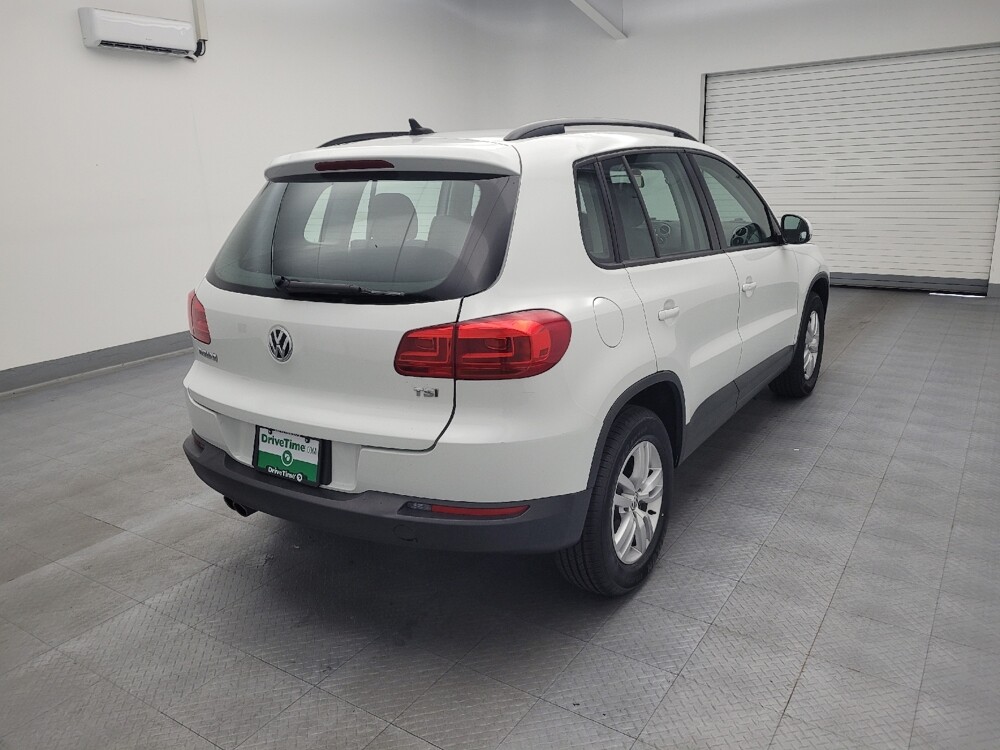 2017 Volkswagen Tiguan in Toledo, OH 43617 - 18093180 9