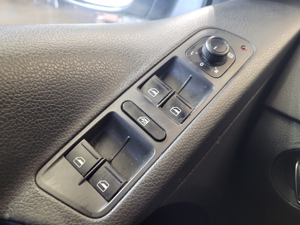 2017 Volkswagen Tiguan in Toledo, OH 43617 - 18093180 27