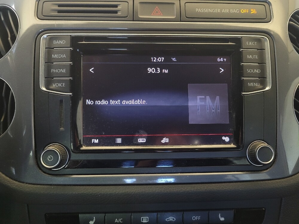 2017 Volkswagen Tiguan in Toledo, OH 43617 - 18093180 25