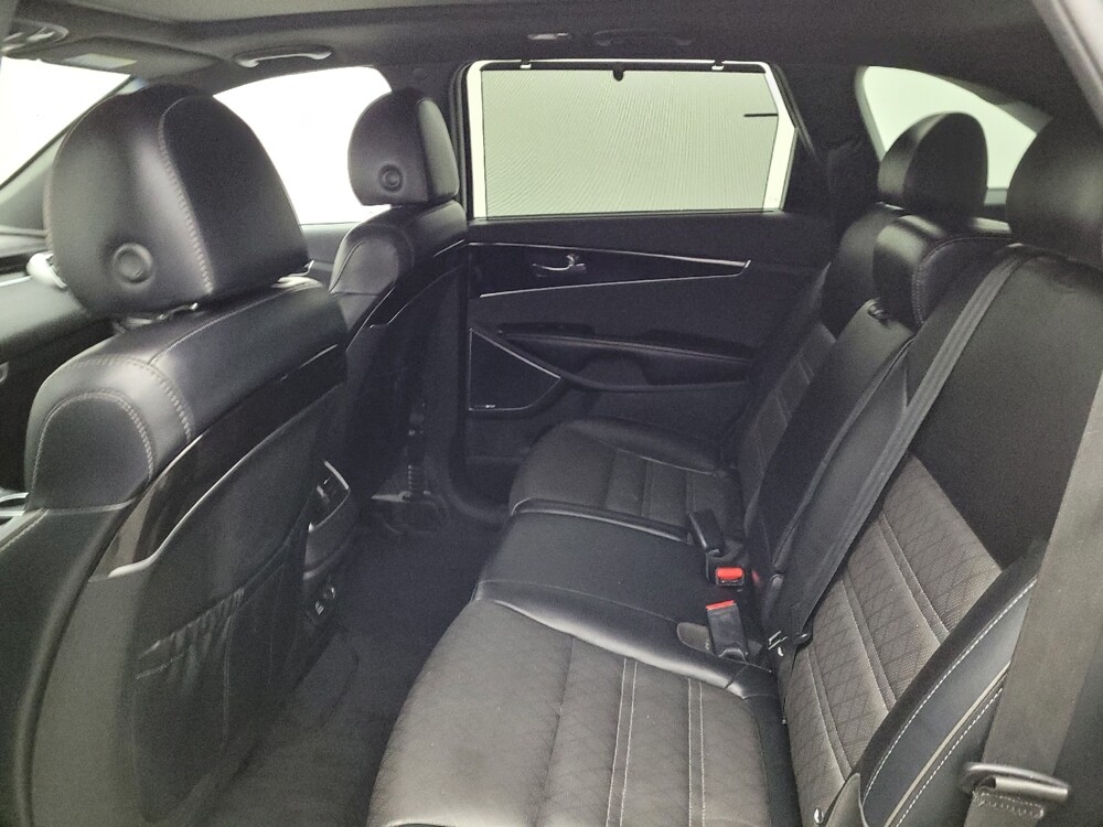 2019 Kia Sorento in Columbus, OH 43228 - 18093182 18