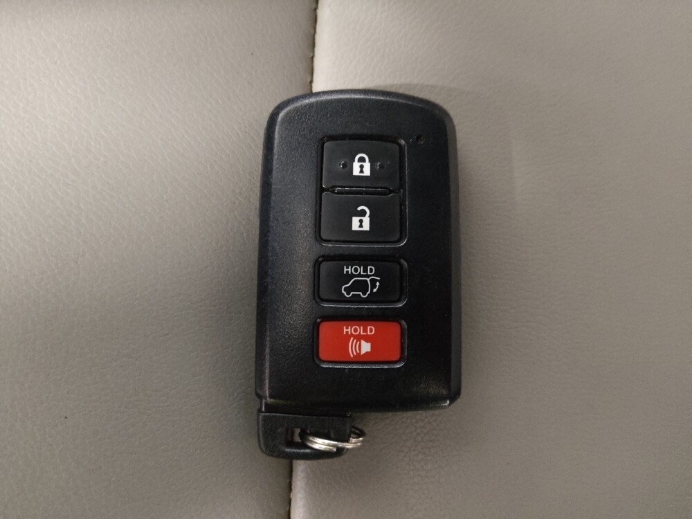 2018 Toyota Highlander in Columbus, OH 43231 - 18093186 32