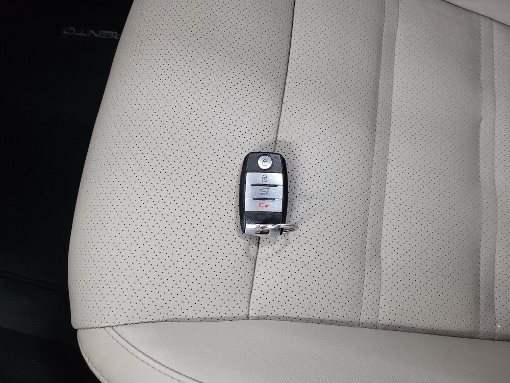 2017 Kia Sorento in Pittsburgh, PA 15236 - 18093200 32