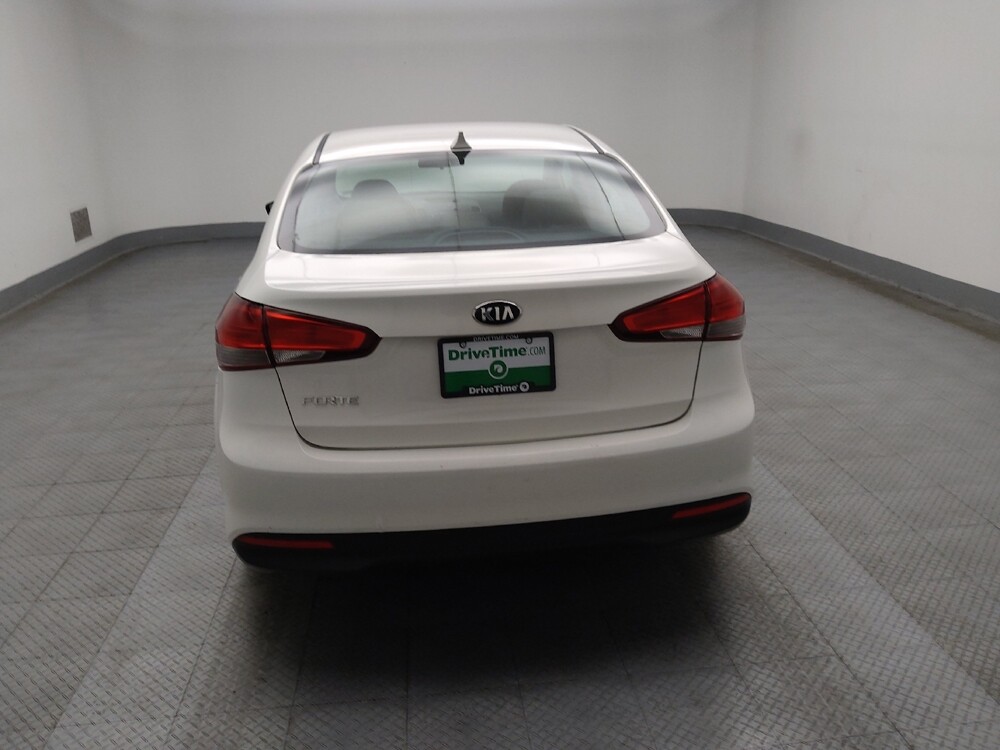 2017 Kia Forte in Peoria, IL 61615 - 18093214 6