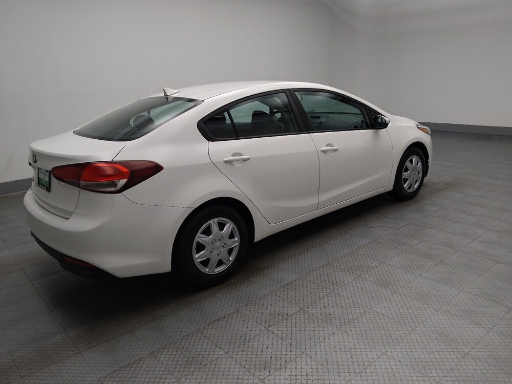 2017 Kia Forte in Peoria, IL 61615 - 18093214 10