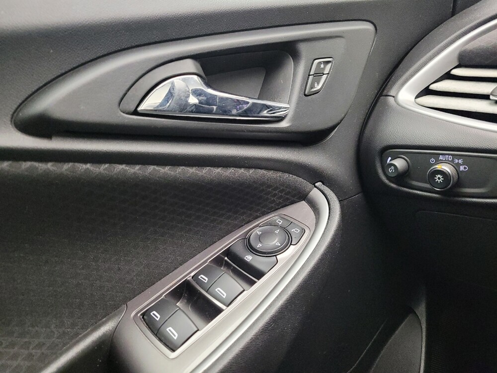 2018 Chevrolet Malibu in Madison, TN 37115 - 18093222 27