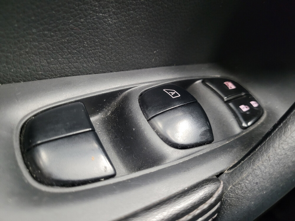 2018 Nissan Rogue in Madison, TN 37115 - 18093227 27