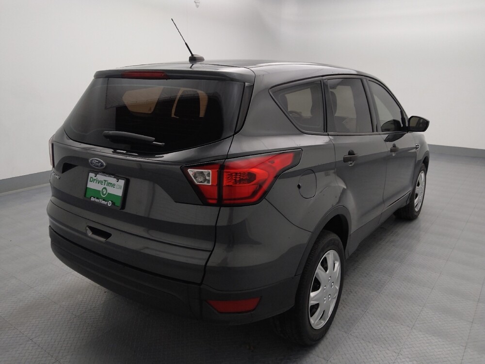 2019 Ford Escape in Topeka, KS 66611 - 18093266 9
