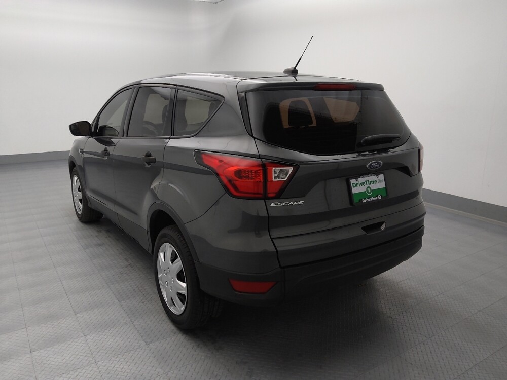 2019 Ford Escape in Topeka, KS 66611 - 18093266 5