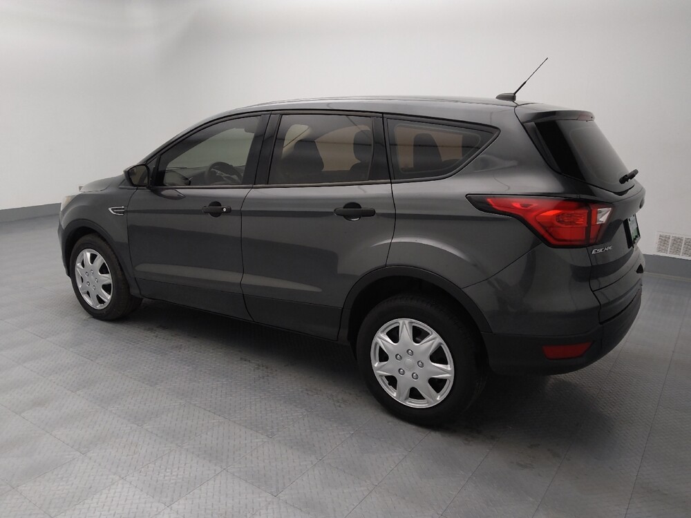 2019 Ford Escape in Topeka, KS 66611 - 18093266 3