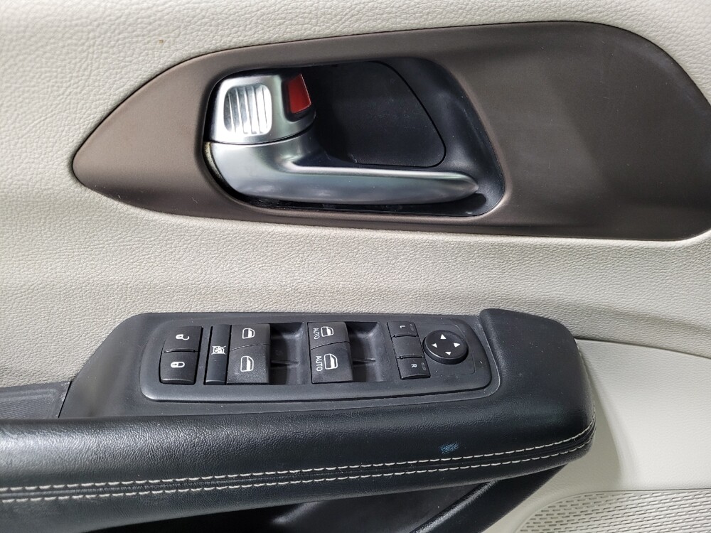 2020 Chrysler Voyager in Pittsburgh, PA 15236 - 18093285 27