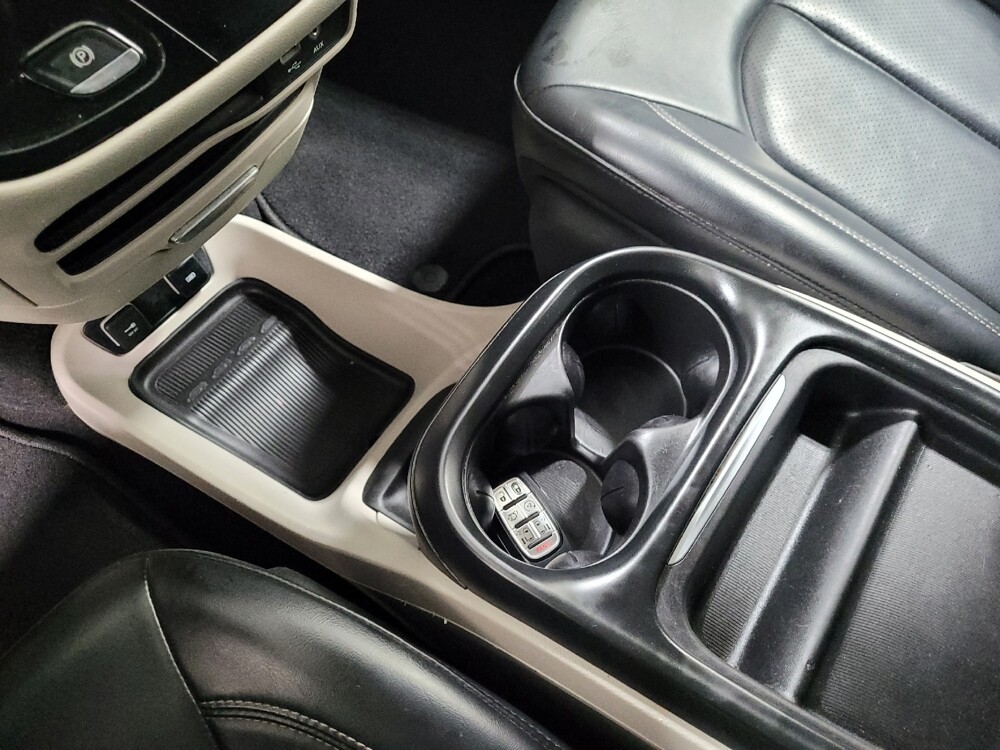 2020 Chrysler Voyager in Pittsburgh, PA 15236 - 18093285 26