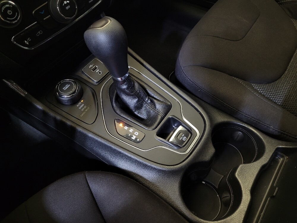 2020 Jeep Cherokee in Toledo, OH 43617 - 18093290 26