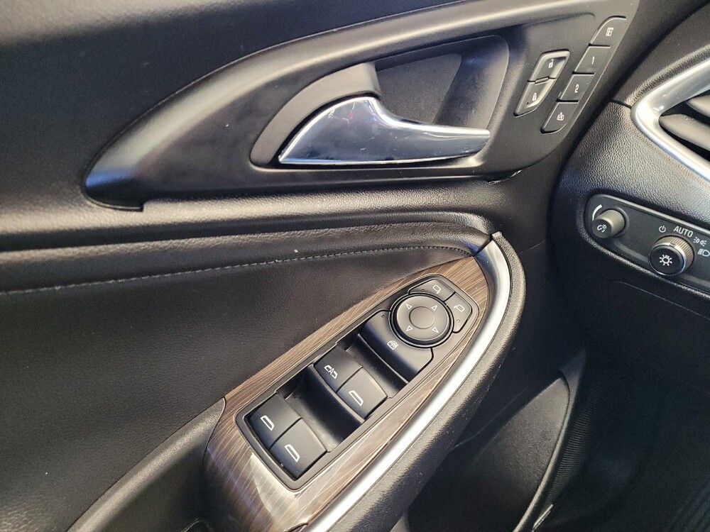 2020 Chevrolet Malibu in Columbus, OH 43228 - 18093296 27