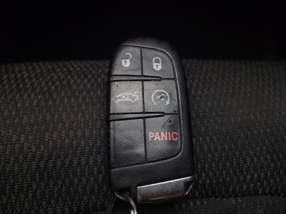 2015 Chrysler 200 in Columbus, OH 43228 - 18093323 32