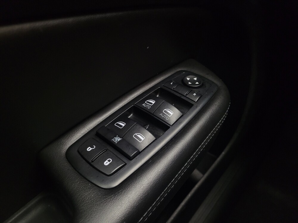 2015 Chrysler 200 in Columbus, OH 43228 - 18093323 27