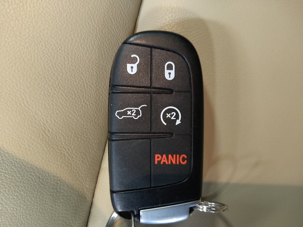 2020 Jeep Grand Cherokee in Clearwater, FL 33764 - 18093325 32