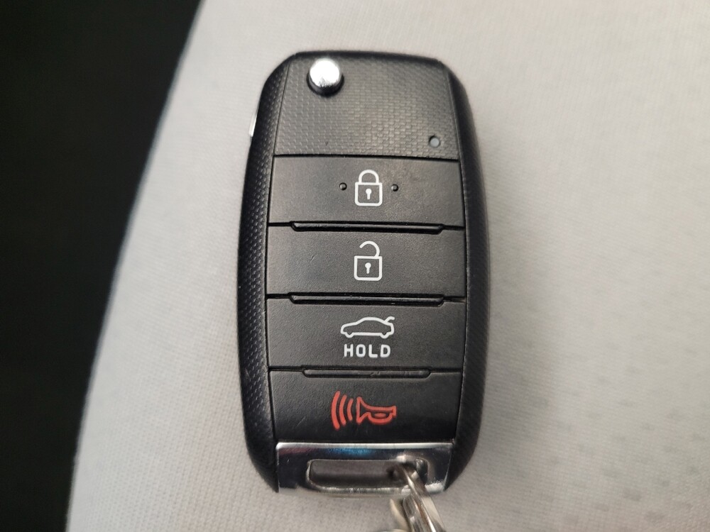 2015 Kia Optima in Columbus, OH 43228 - 18093328 32