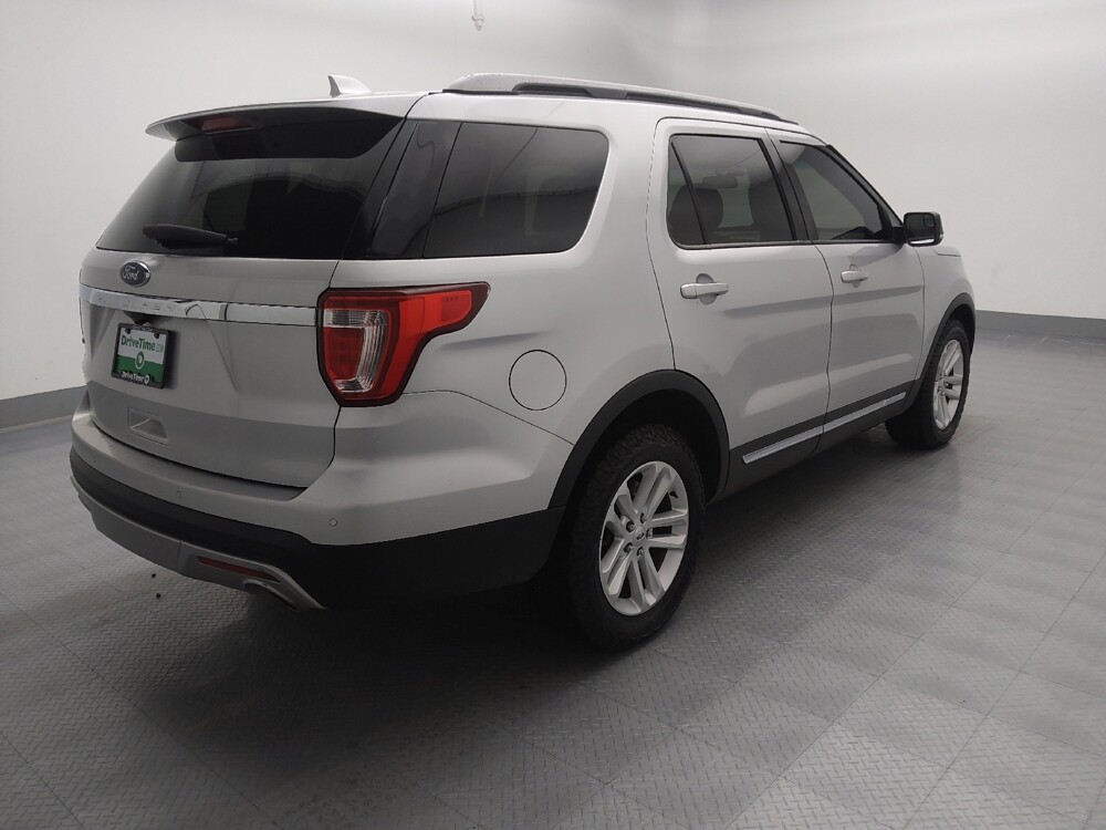 2017 Ford Explorer in Topeka, KS 66611 - 18093342 9