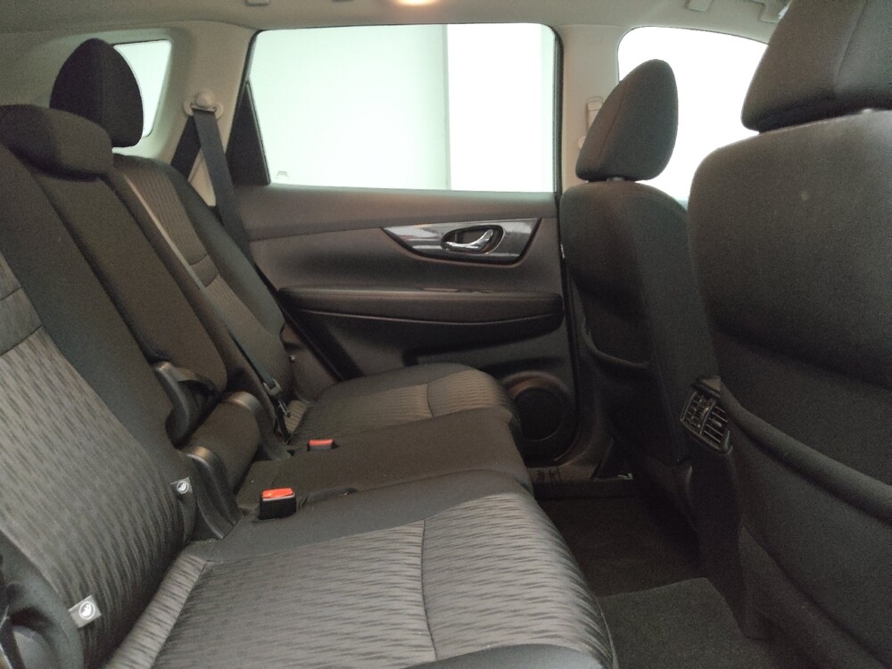 2018 Nissan Rogue in Taylor, MI 48180 - 18093348 19