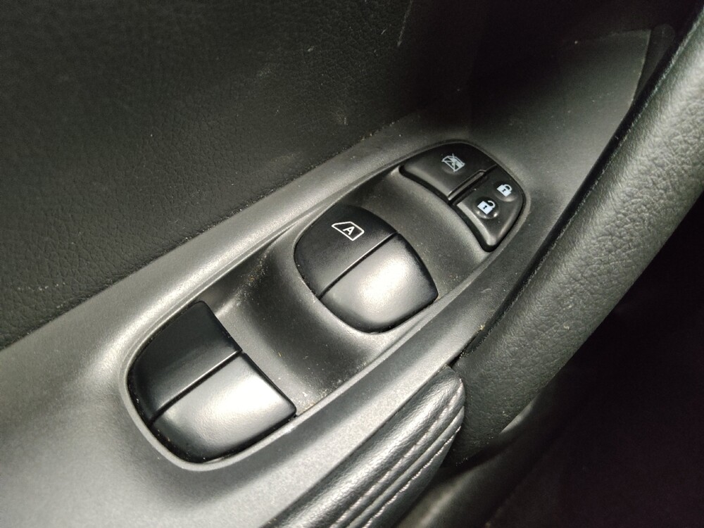 2018 Nissan Rogue in Taylor, MI 48180 - 18093348 27