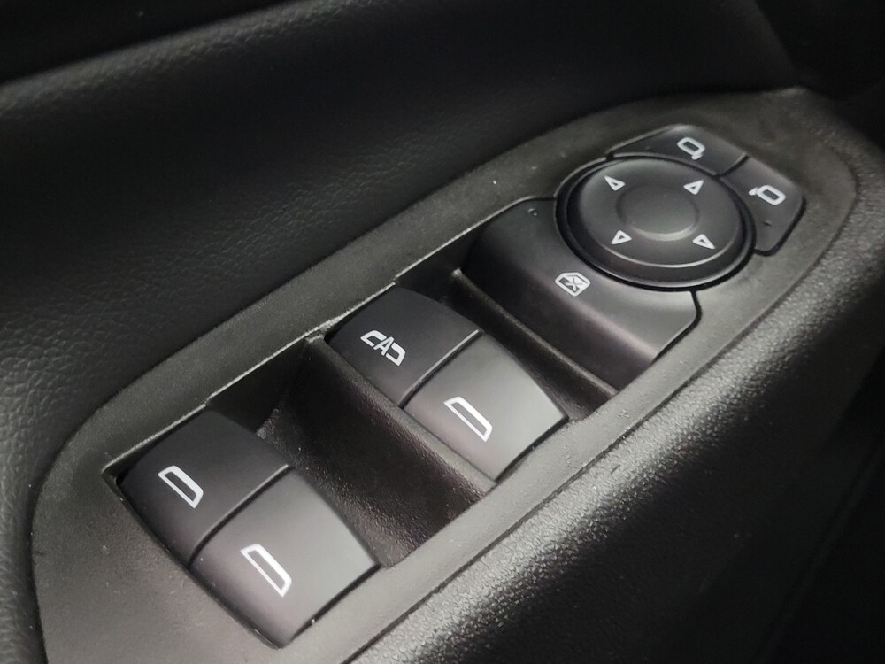 2020 Chevrolet Equinox in Indianapolis, IN 46222 - 18093352 27