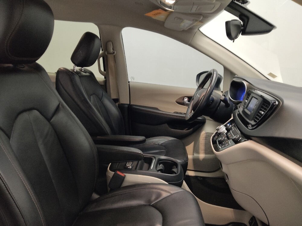 2017 Chrysler Pacifica in Conyers, GA 30094 - 18093376 21