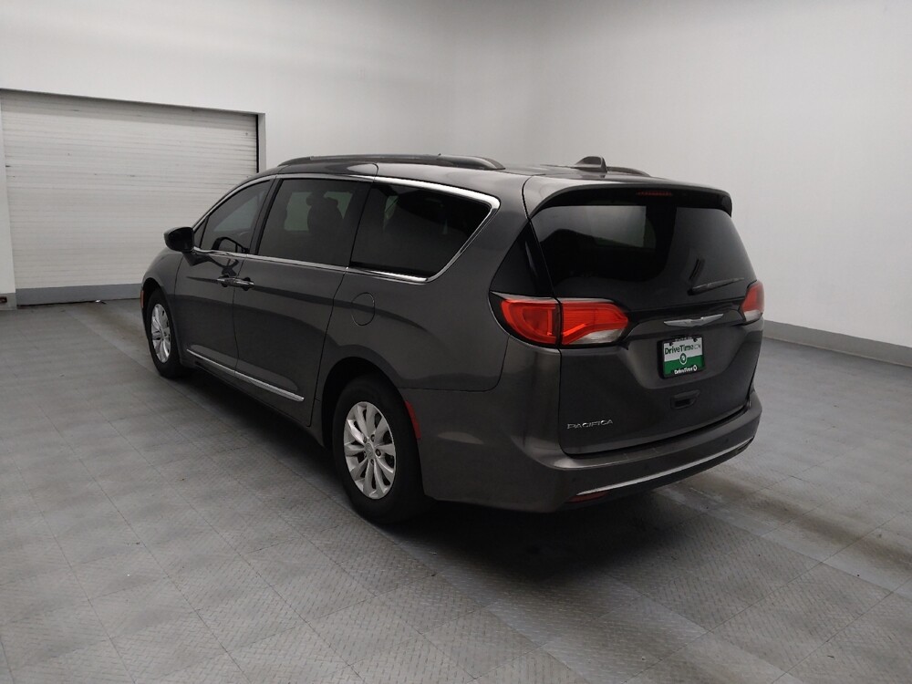 2017 Chrysler Pacifica in Conyers, GA 30094 - 18093376 5