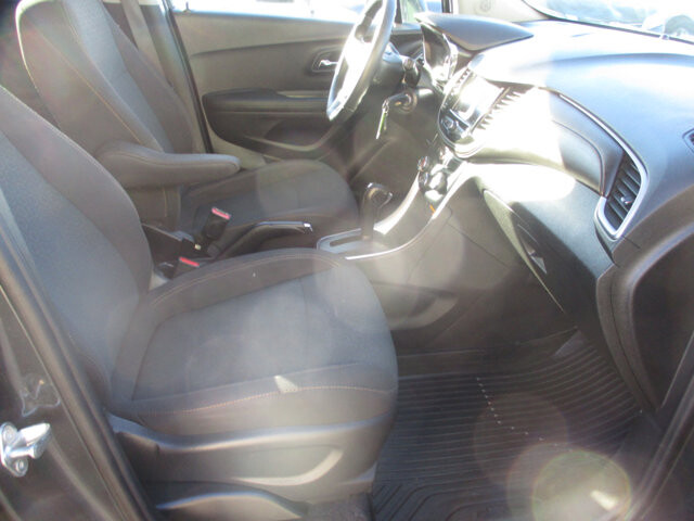 2020 Chevrolet Trax in Oak Grove, MO 64075 - 18093400 10