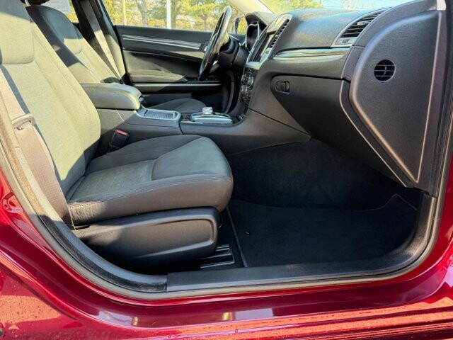 2019 Chrysler 300 in Baltimore, MD 21225 - 18093420 21