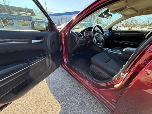 2019 Chrysler 300 in Baltimore, MD 21225 - 18093420 29