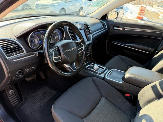 2019 Chrysler 300 in Baltimore, MD 21225 - 18093420 32