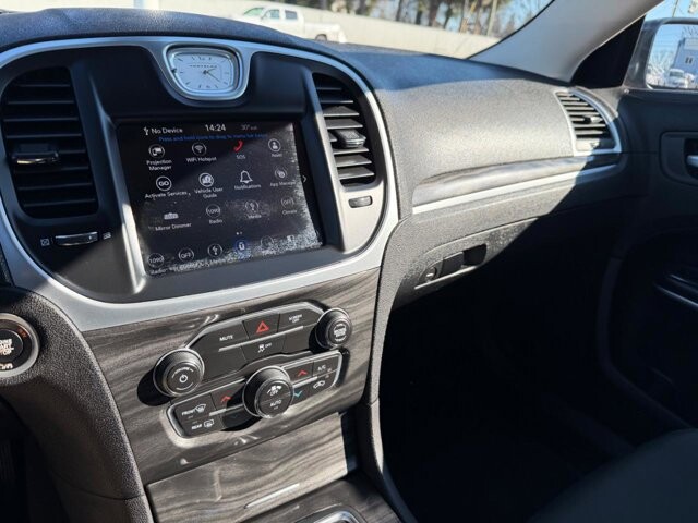 2019 Chrysler 300 in Baltimore, MD 21225 - 18093420 40