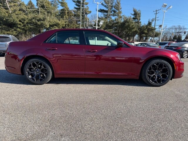 2019 Chrysler 300 in Baltimore, MD 21225 - 18093420 3