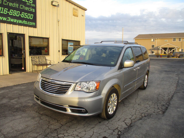 2016 Chrysler Town & Country in Oak Grove, MO 64075 - 18093429