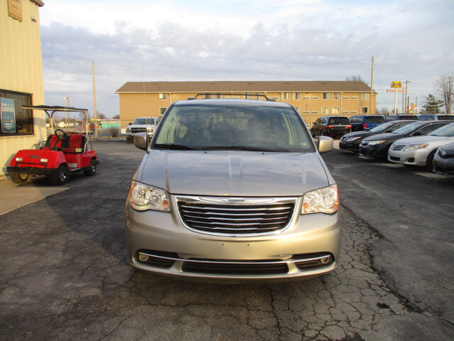 2016 Chrysler Town & Country in Oak Grove, MO 64075 - 18093429 2