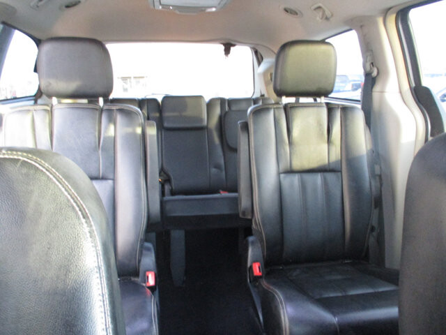 2016 Chrysler Town & Country in Oak Grove, MO 64075 - 18093429 13