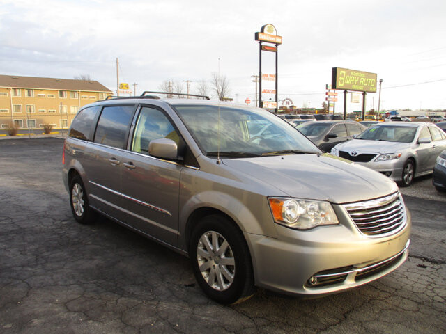 2016 Chrysler Town & Country in Oak Grove, MO 64075 - 18093429 3