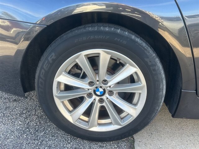 2015 BMW 528i xDrive in Greenville, SC 29607 - 18093434 10