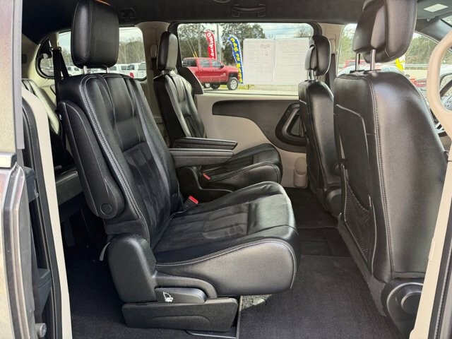 2017 Dodge Grand Caravan in Knoxville, TN 37920 - 18093437 9