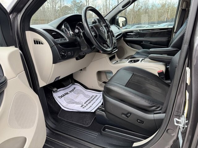 2017 Dodge Grand Caravan in Knoxville, TN 37920 - 18093437 13