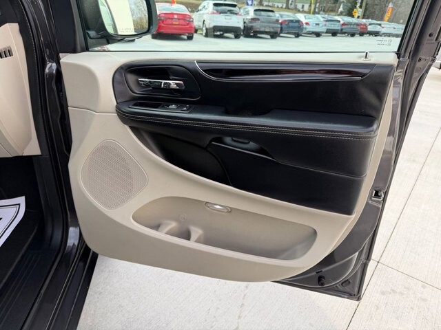 2017 Dodge Grand Caravan in Knoxville, TN 37920 - 18093437 12