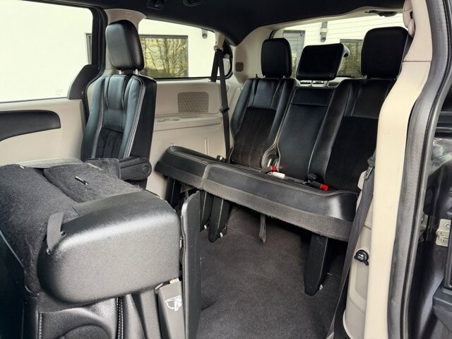 2017 Dodge Grand Caravan in Knoxville, TN 37920 - 18093437 8