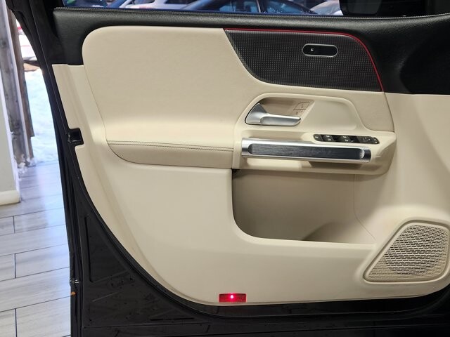 2022 Mercedes-Benz GLB 250 in Cinnaminson, NJ 08077 - 18093440 10