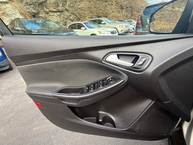 2015 Ford Focus in Pottsville, PA 17901 - 18093442 16