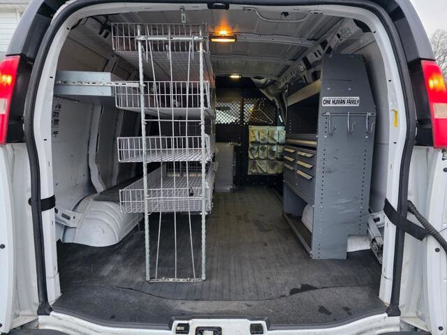 2011 Chevrolet Express 2500 in Blauvelt, NY 10913 - 18093457 32