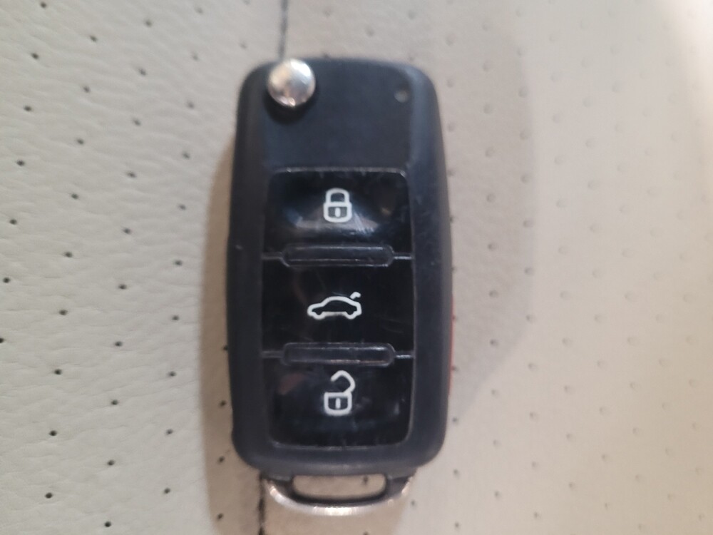 2014 Volkswagen Eos in Downey, CA 90241 - 18093463 32