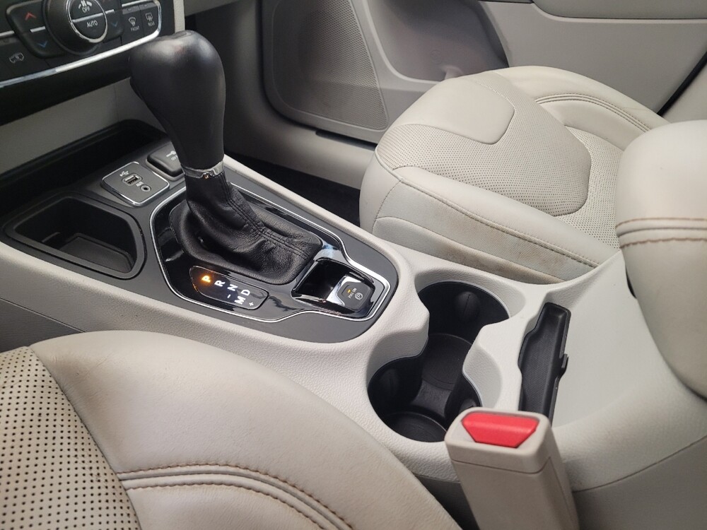 2019 Jeep Cherokee in Downey, CA 90241 - 18093473 26